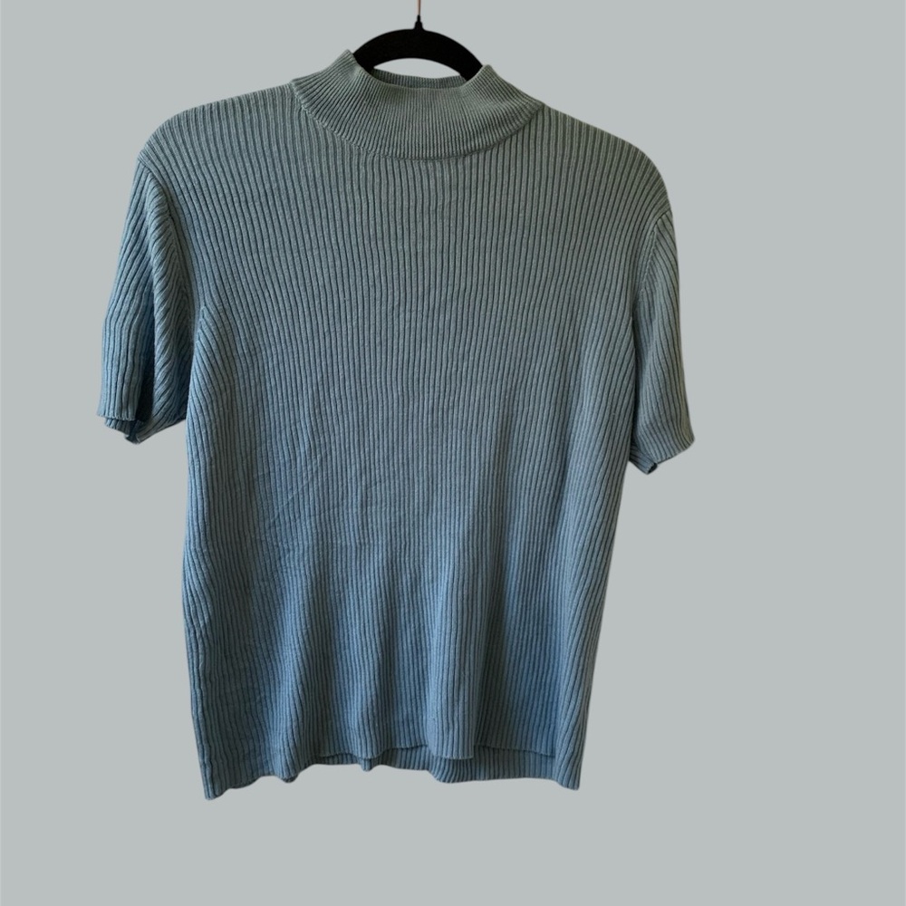 Women’s Blue mock neck short sleeved top size medium